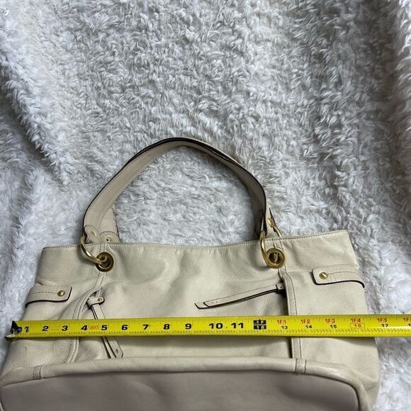 Liz Claiborne Leather Beige Large shoulder bag gold tone brass hardwares . - Picture 9 of 12
